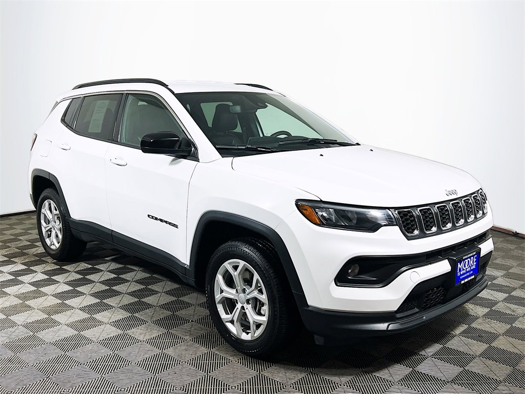 Used 2024 Jeep Compass Latitude image 1