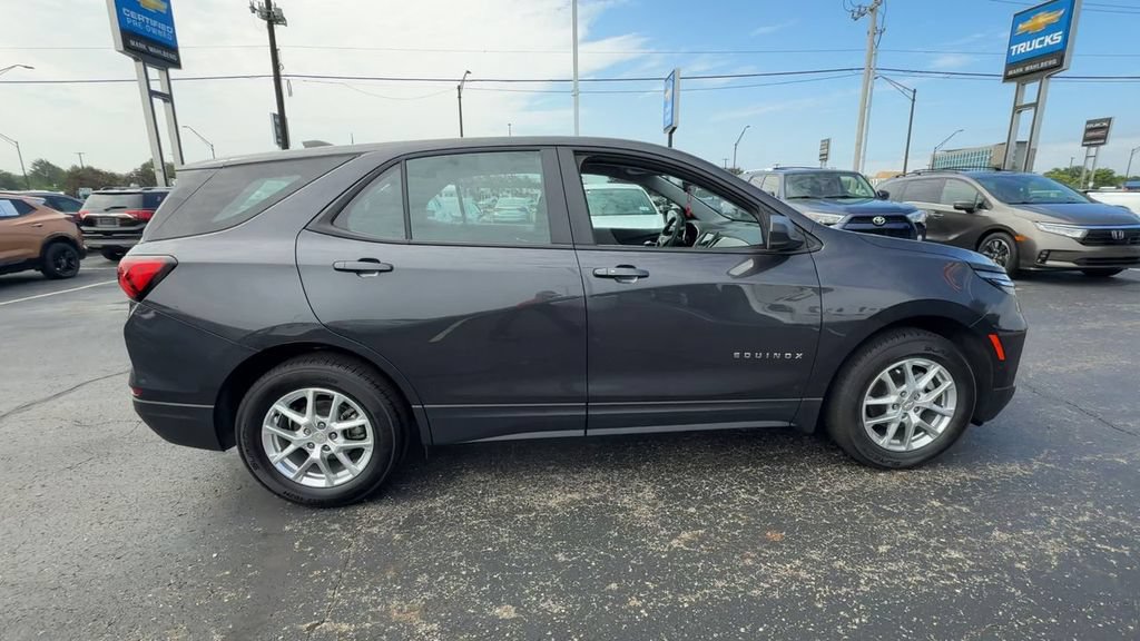 Used 2022 Chevrolet Equinox LS FWD image 9