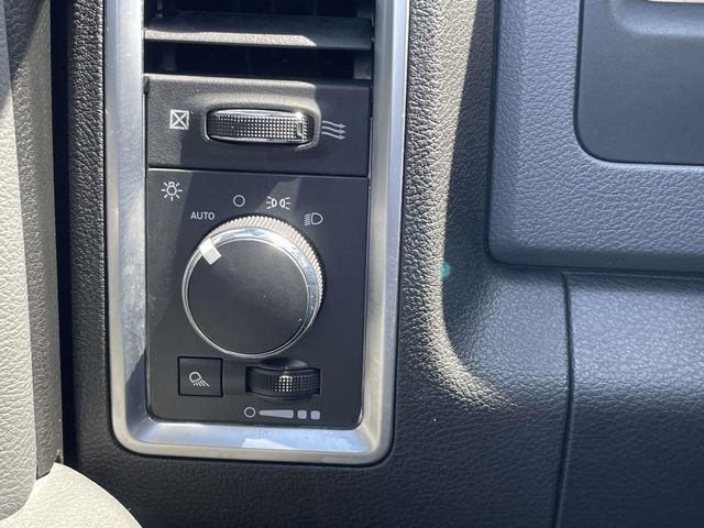 Used 2019 RAM 1500 Classic SLT AWD/4WD image 23