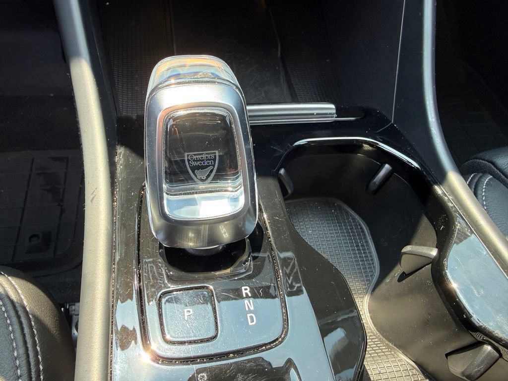 Used 2023 Volvo XC40 B5 Ultimate w/ Climate Package AWD/4WD image 12