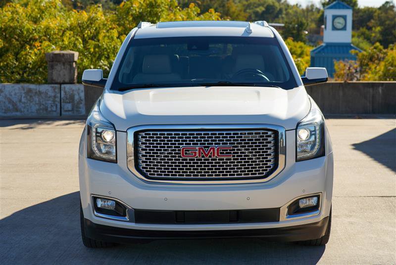 Used 2015 GMC Yukon Denali w/ Premium Package AWD/4WD image 10