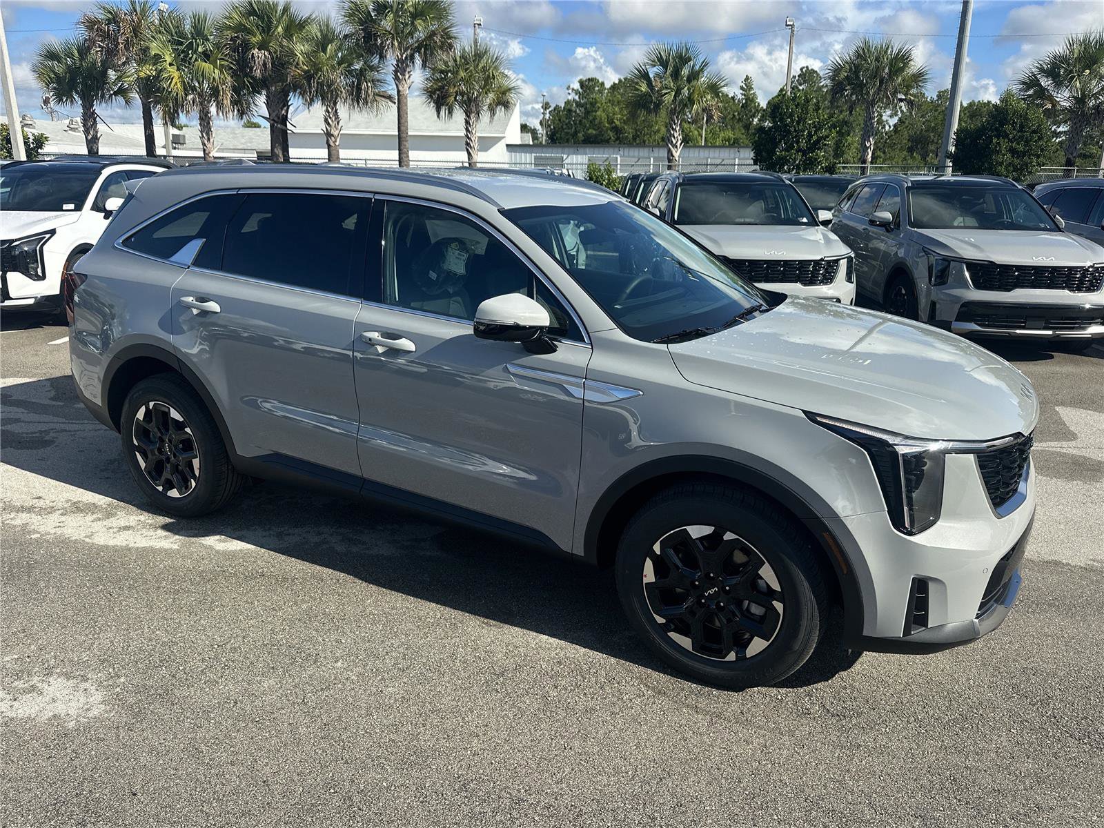New 2026 Kia Sorento S image 3