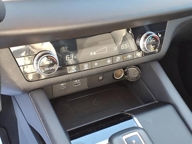 Used 2024 Mitsubishi Outlander AWD image 12