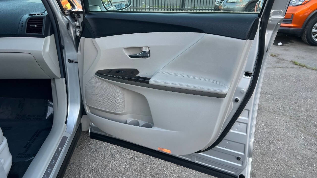 Used 2013 Toyota Venza XLE image 27