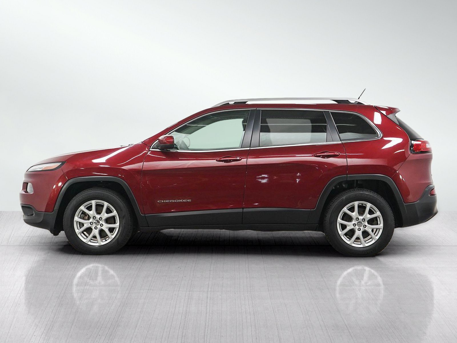 Used 2015 Jeep Cherokee Latitude AWD/4WD image 2