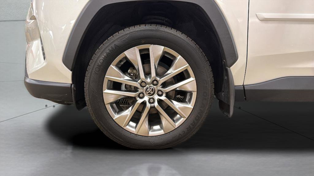 Used 2021 Toyota RAV4 XLE Premium AWD/4WD image 27