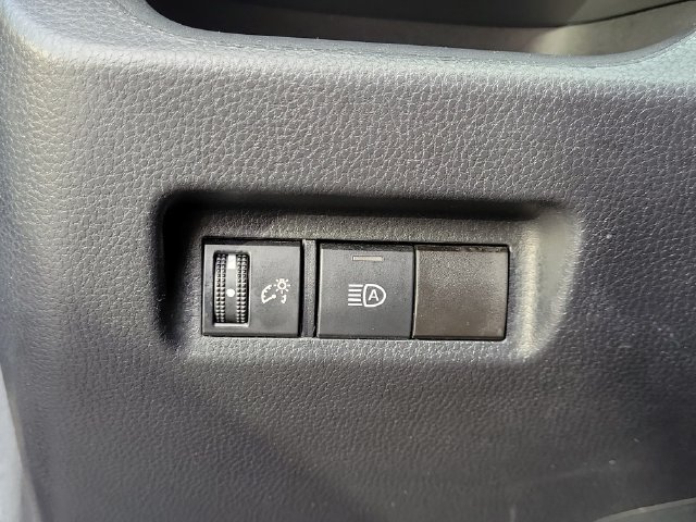Used 2021 Toyota RAV4 LE FWD image 13