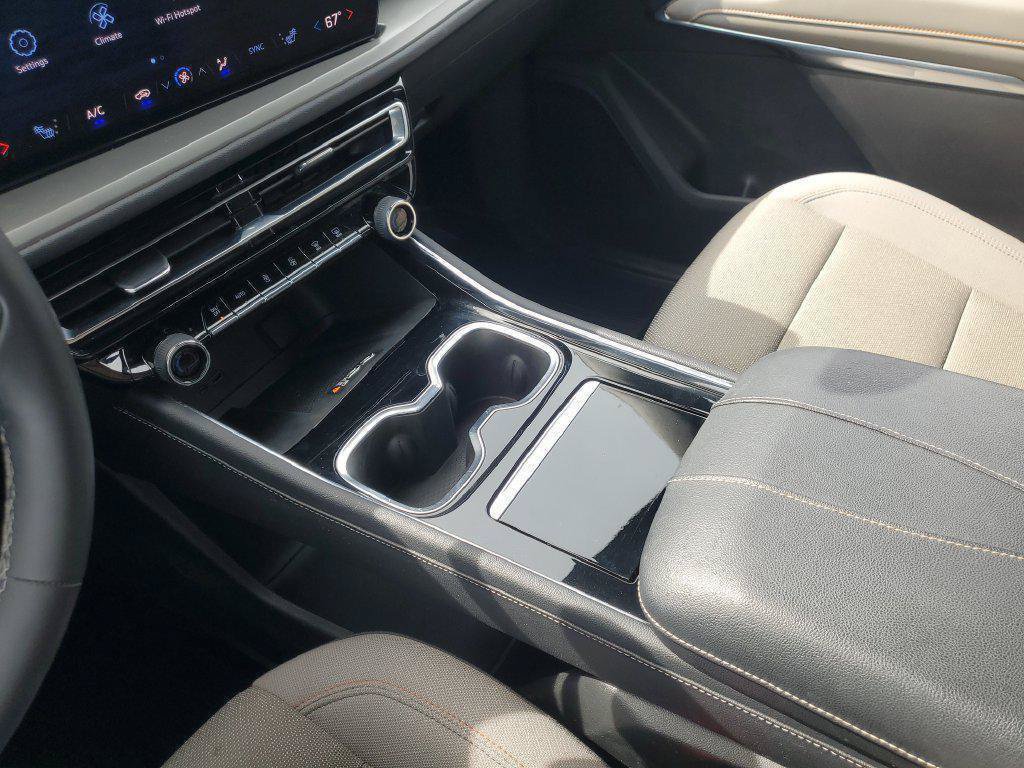 Certified 2024 Chevrolet Traverse LT w/ LPO, Floor Liner Package AWD/4WD image 19