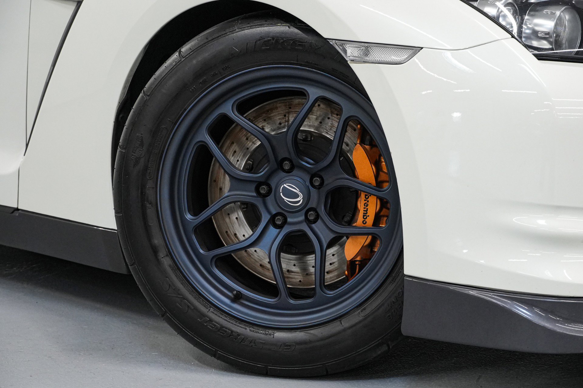 Used 2009 Nissan GT-R Premium AWD/4WD image 2