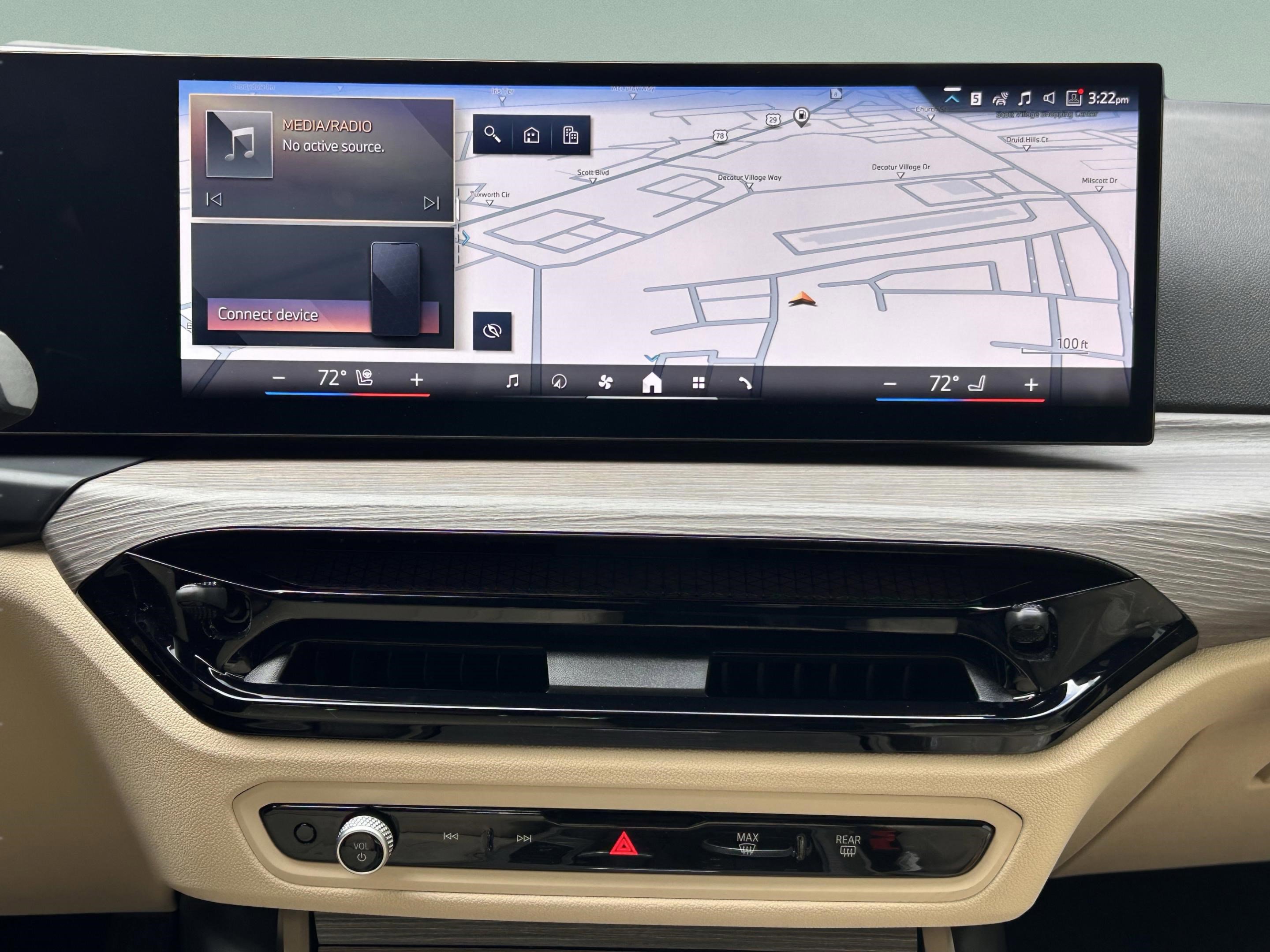 Used 2026 BMW 330i Sedan w/ Premium Package image 19