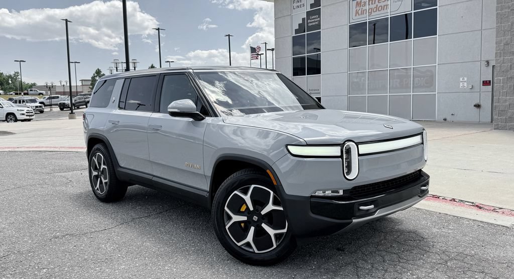 Used 2024 Rivian R1S Adventure AWD/4WD image 2