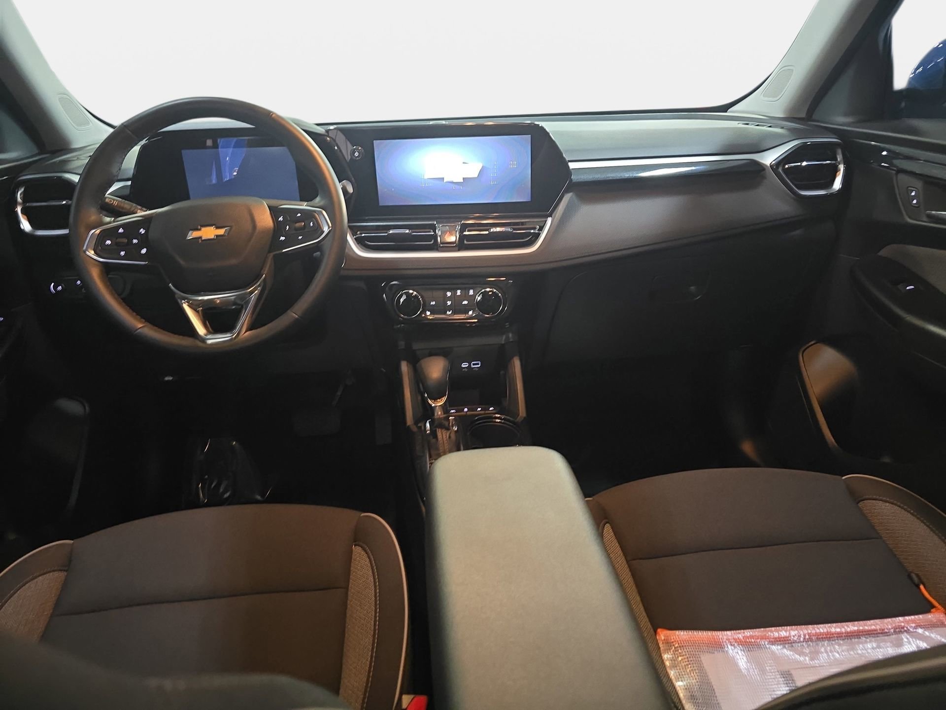 Used 2024 Chevrolet TrailBlazer LT w/ LT Cold Weather Package FWD image 9