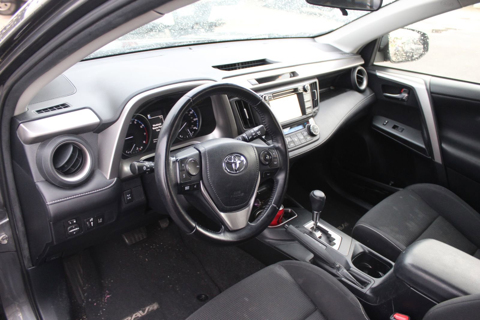 Used 2017 Toyota RAV4 XLE AWD/4WD image 10