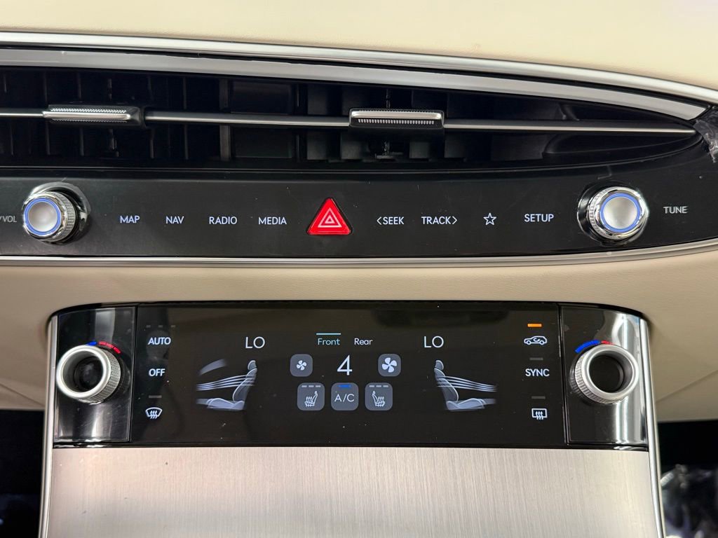 Used 2026 Genesis GV70 2.5T Select image 28