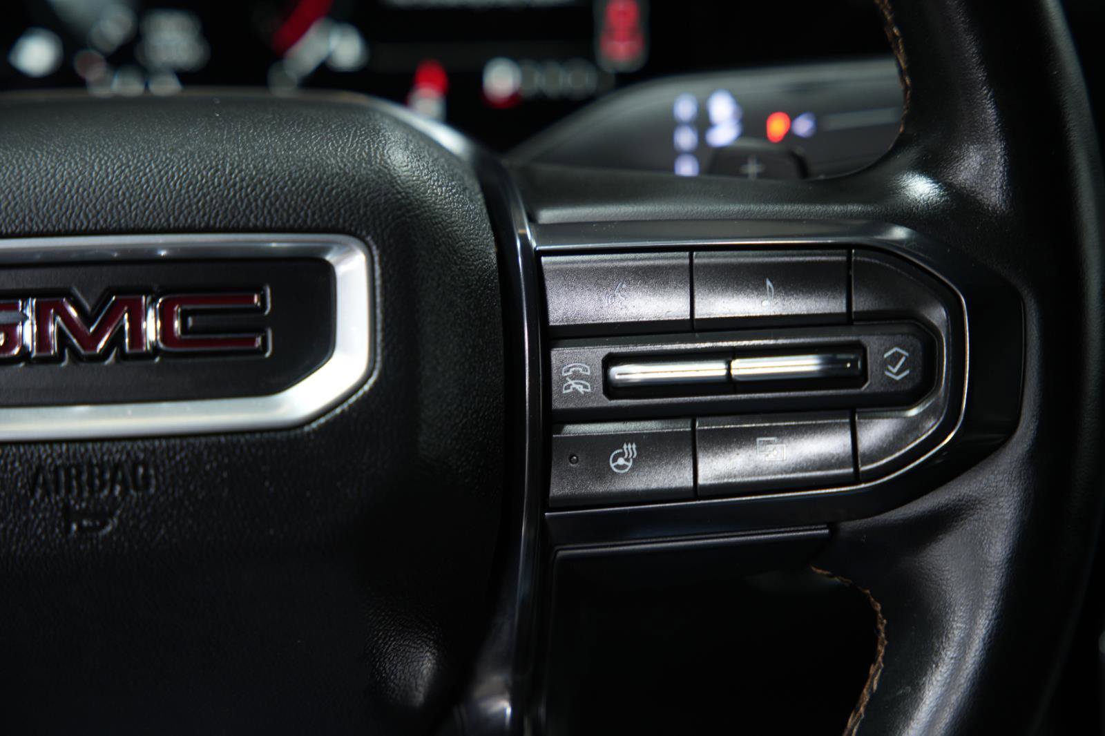 Used 2025 GMC Acadia AT4 image 40