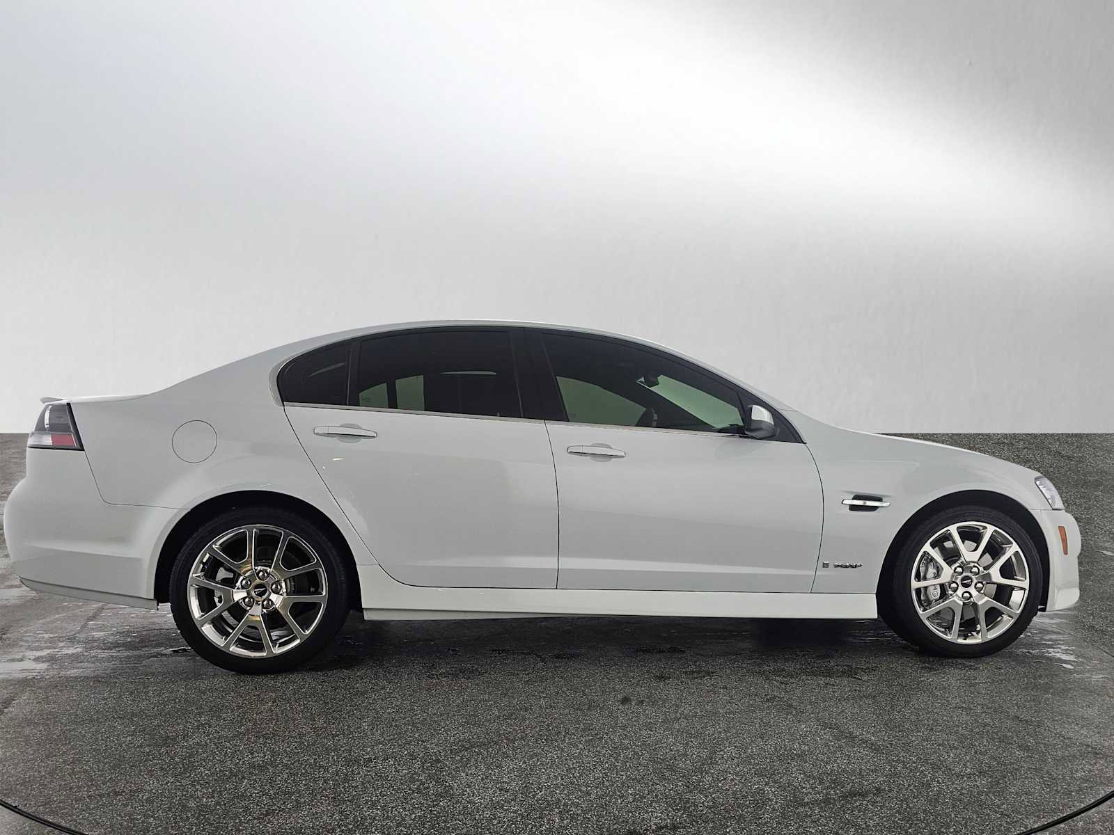 Used 2009 Pontiac G8 GXP image 2