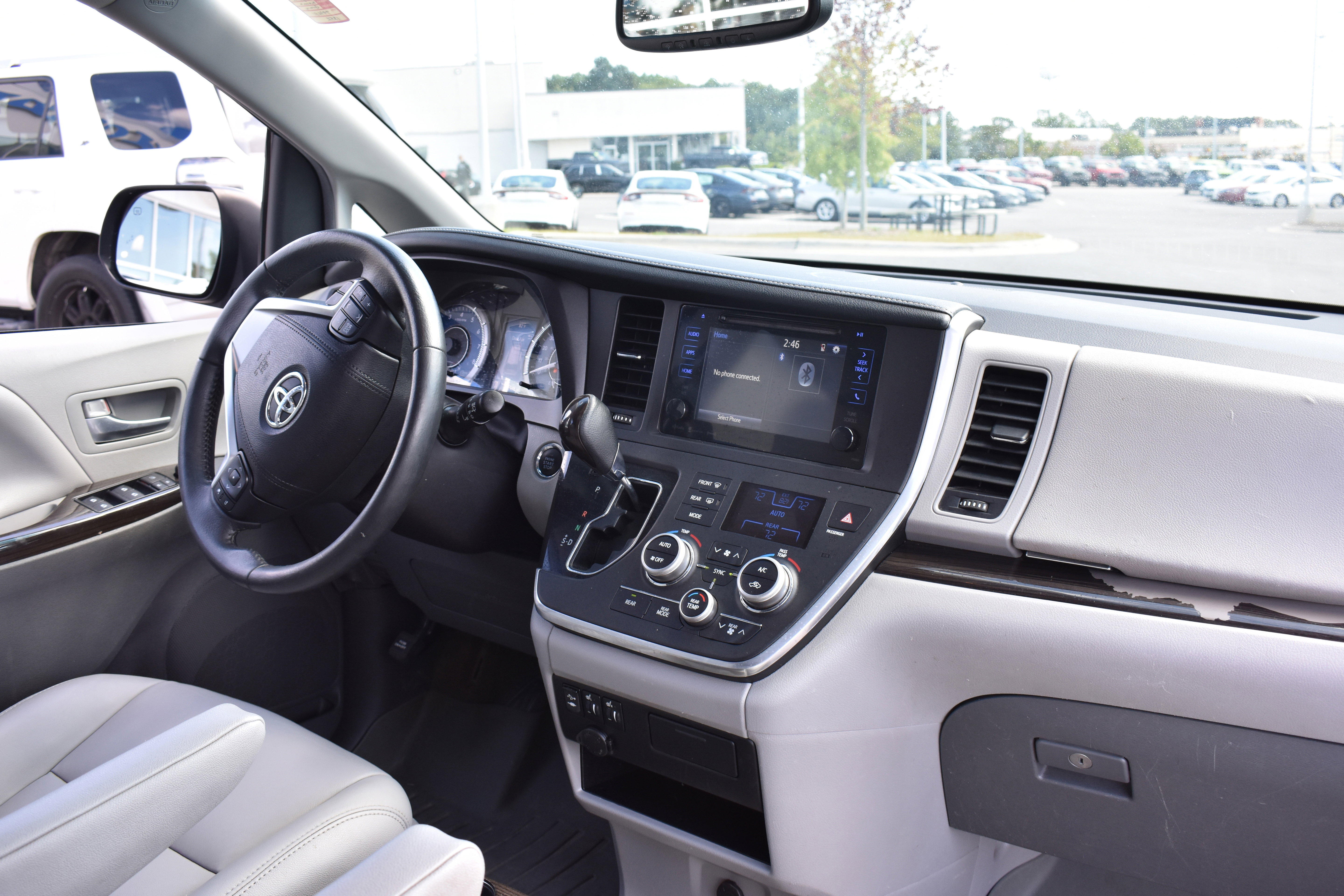Used 2017 Toyota Sienna L image 12
