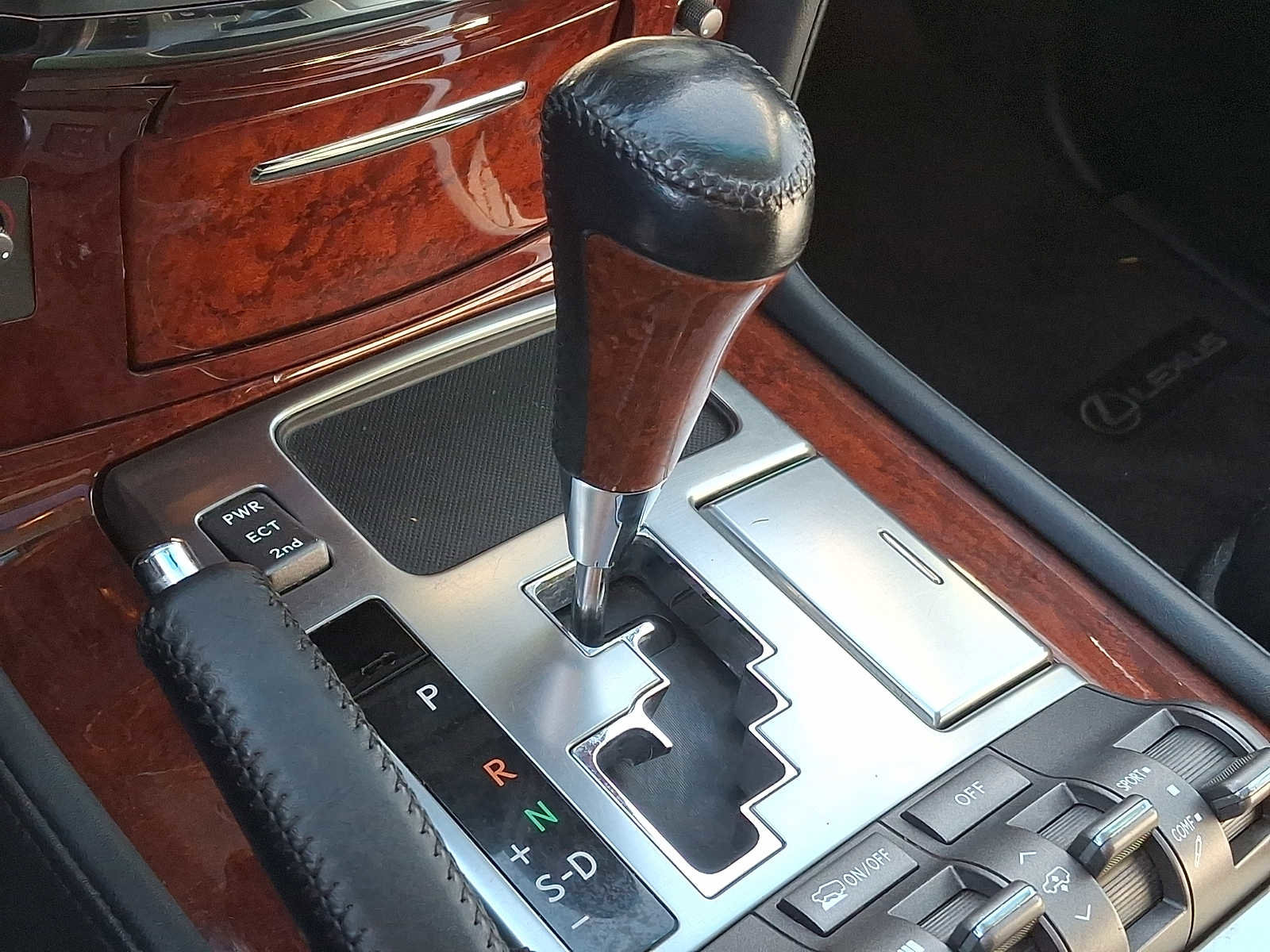 Used 2011 Lexus LX 570 4WD image 16