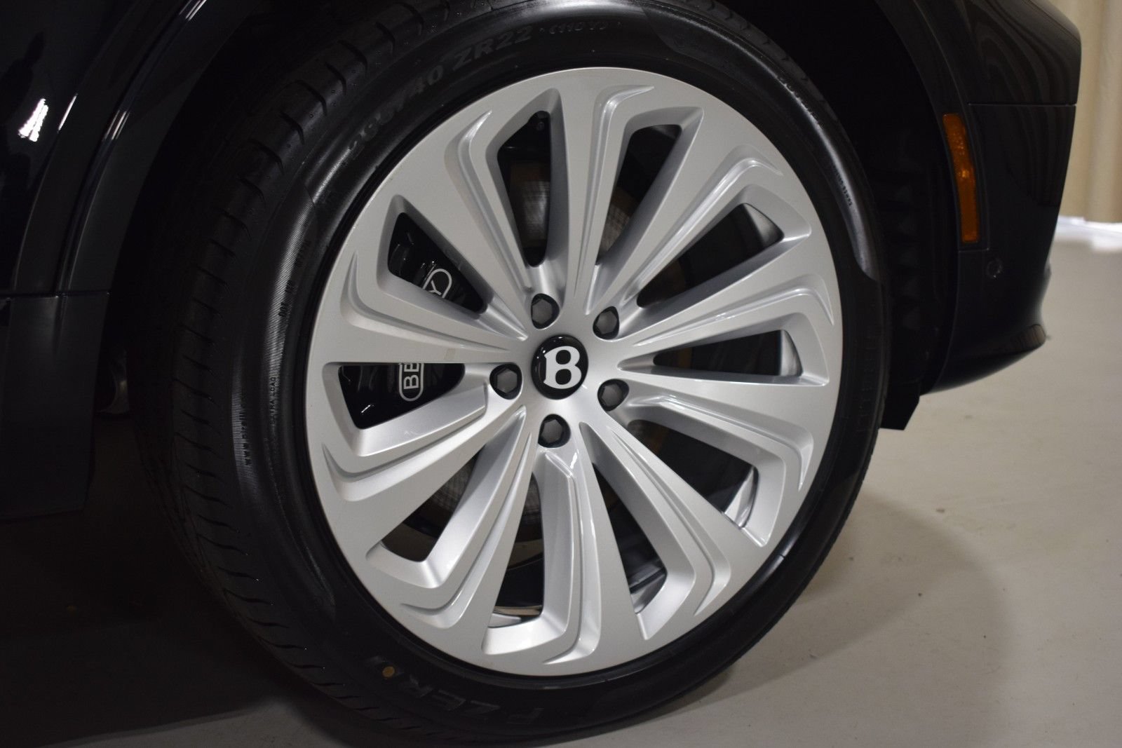 New 2025 Bentley Bentayga AWD/4WD image 7