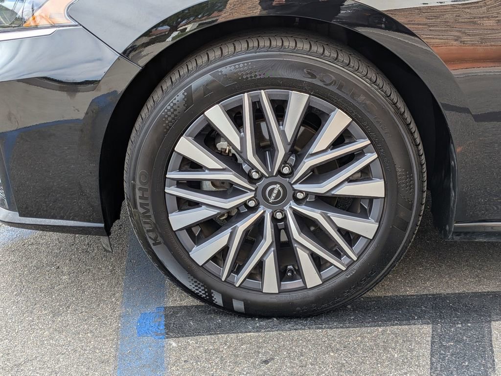 Used 2025 Nissan Altima 2.5 SV image 9