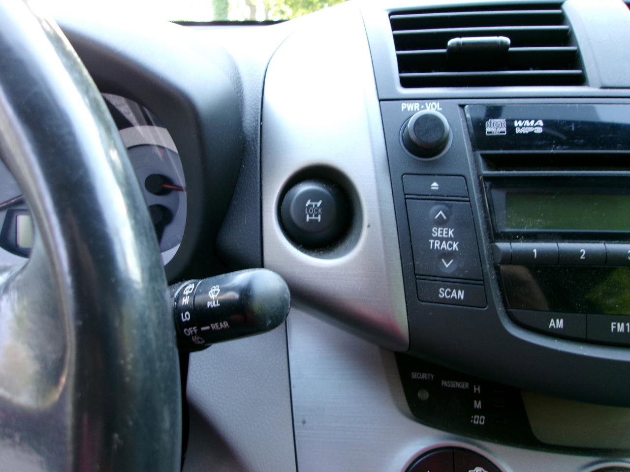 Used 2007 Toyota RAV4 Limited AWD/4WD image 12