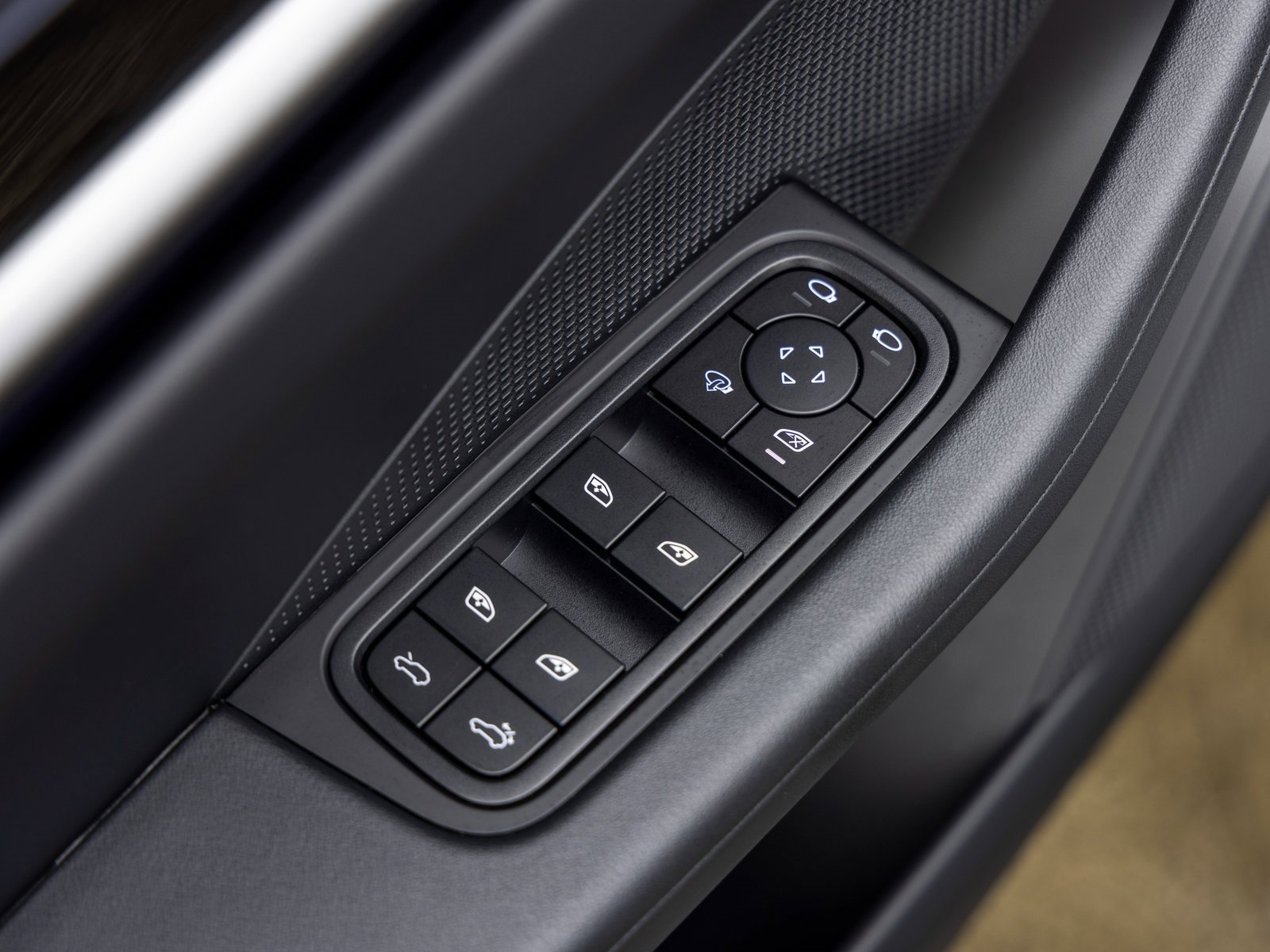 New 2025 Porsche Macan Electric image 25