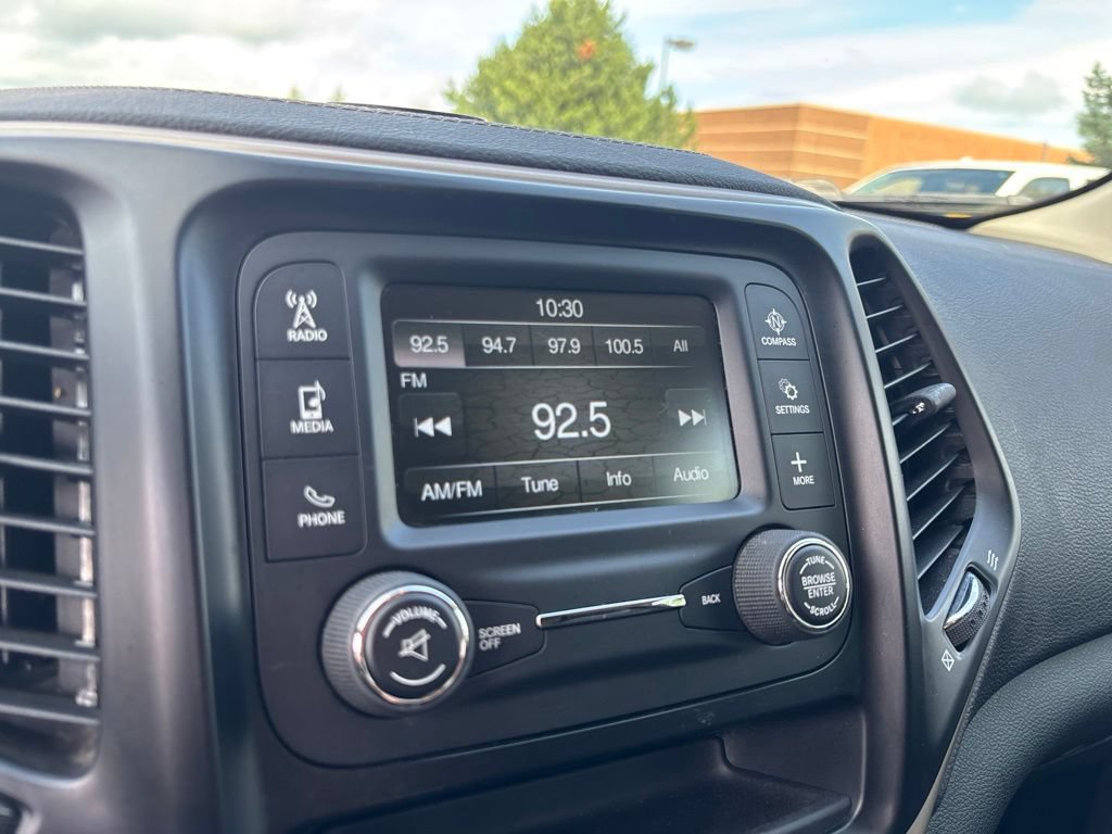 Used 2016 Jeep Cherokee Sport AWD/4WD image 22