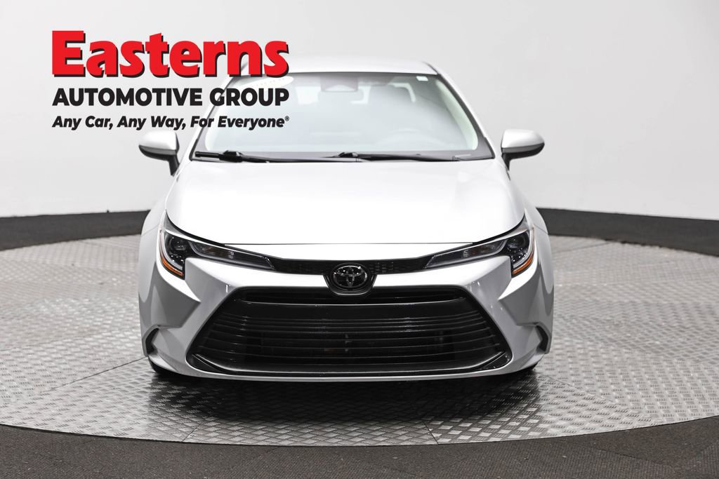 Used 2023 Toyota Corolla LE FWD image 2