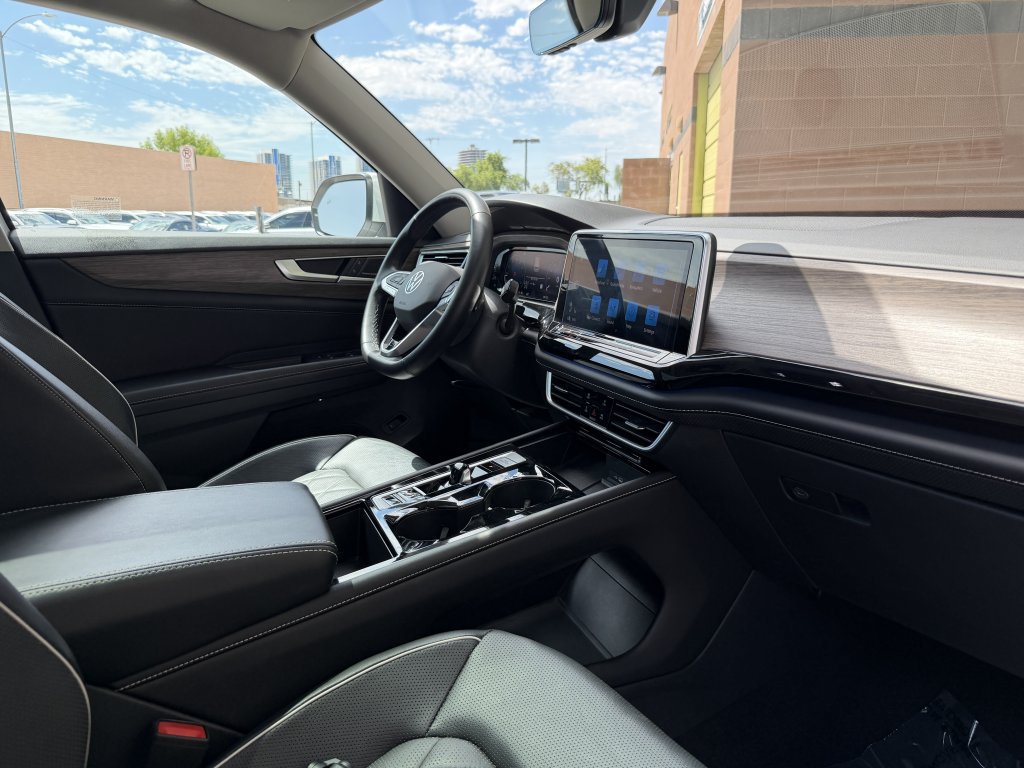 Used 2024 Volkswagen Atlas SEL Premium R-Line AWD/4WD image 45