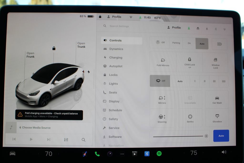 Used 2024 Tesla Model Y Long Range AWD/4WD image 25