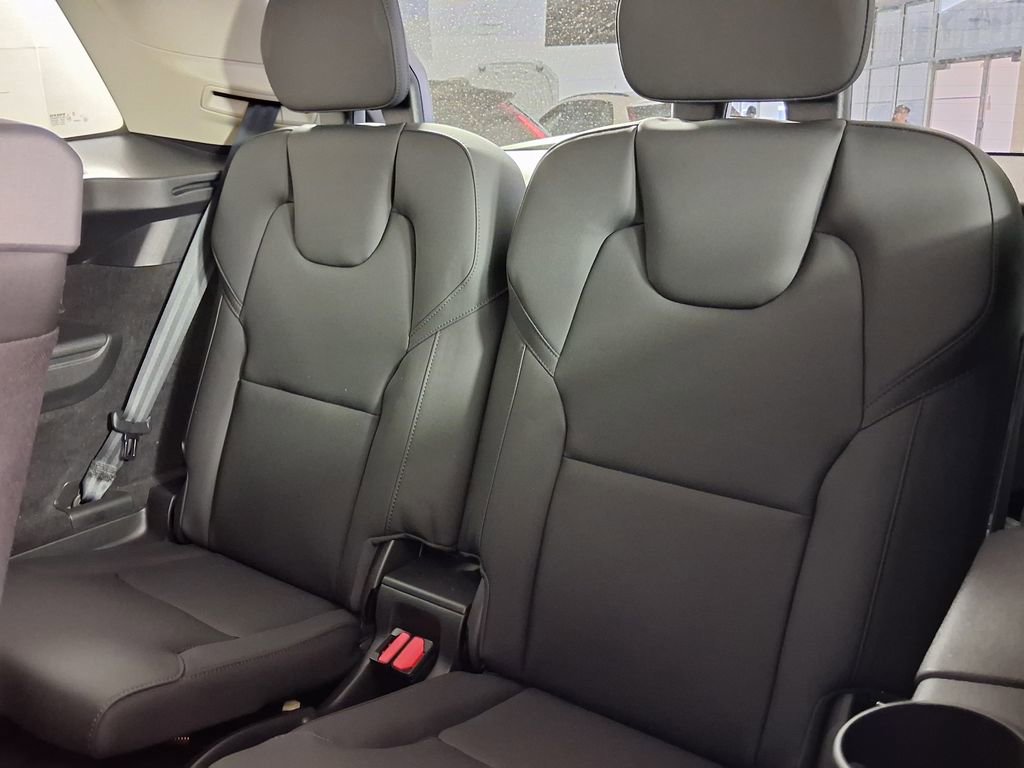 Used 2025 Volvo XC90 B6 Plus w/ Protection Package Premier AWD/4WD image 18