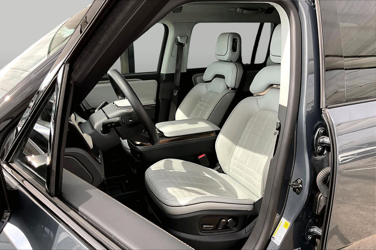 Used 2025 Rivian R1S Premium Dual AWD/4WD image 7