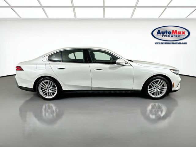 Used 2025 BMW 530i xDrive image 10