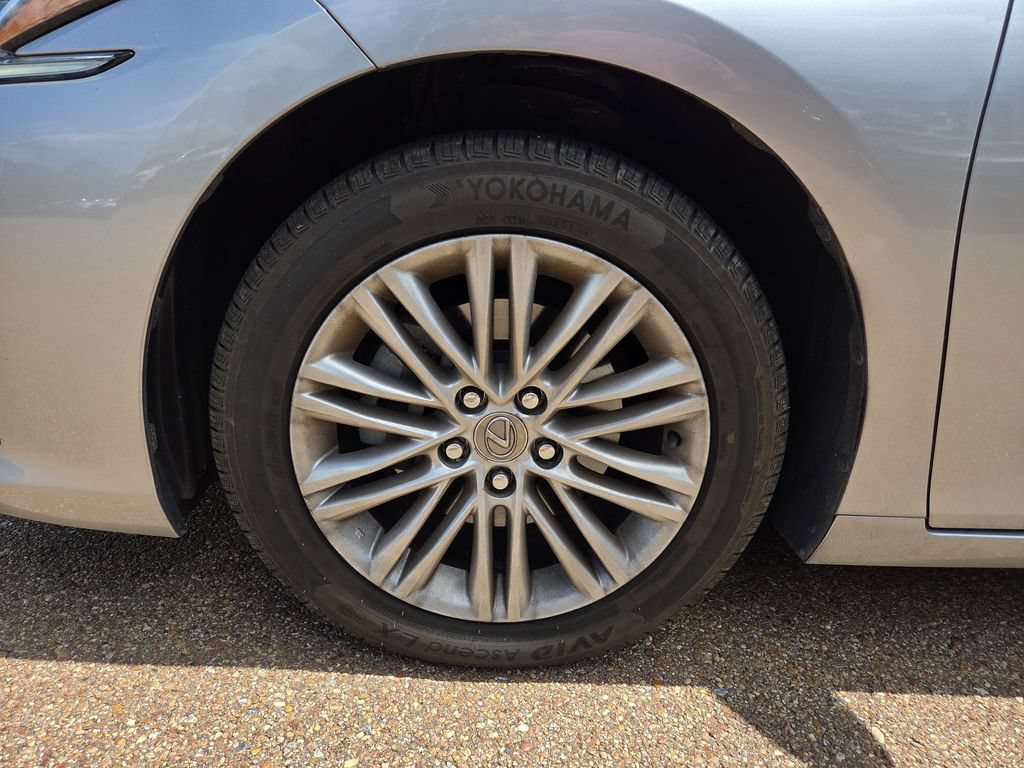 Used 2022 Lexus ES 350 w/ Accessory Package 2 FWD image 27