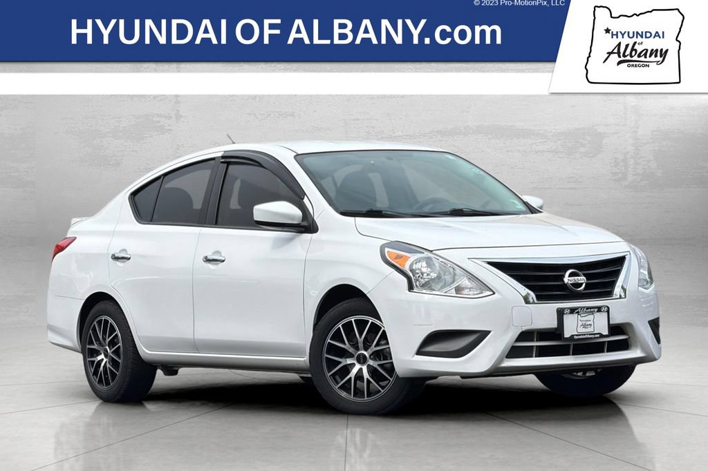 Used 2019 Nissan Versa SV FWD image 1