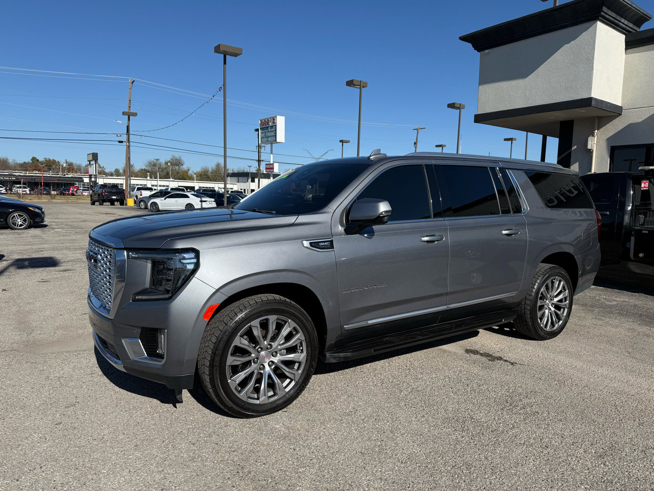 Used 2021 GMC Yukon XL Denali w/ Advanced Technology Package image 2