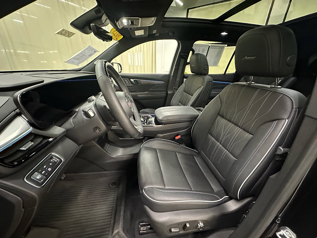 Certified 2025 Buick Enclave Avenir image 30