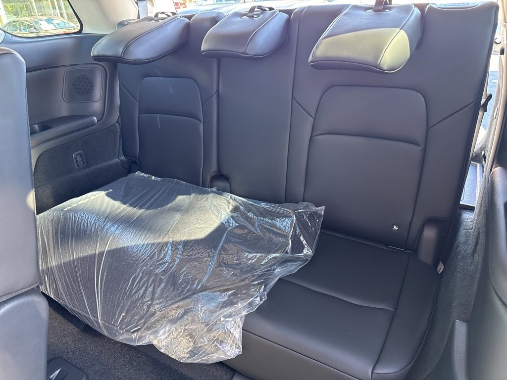 New 2025 Nissan Pathfinder Platinum w/ Black Appearance Package image 11