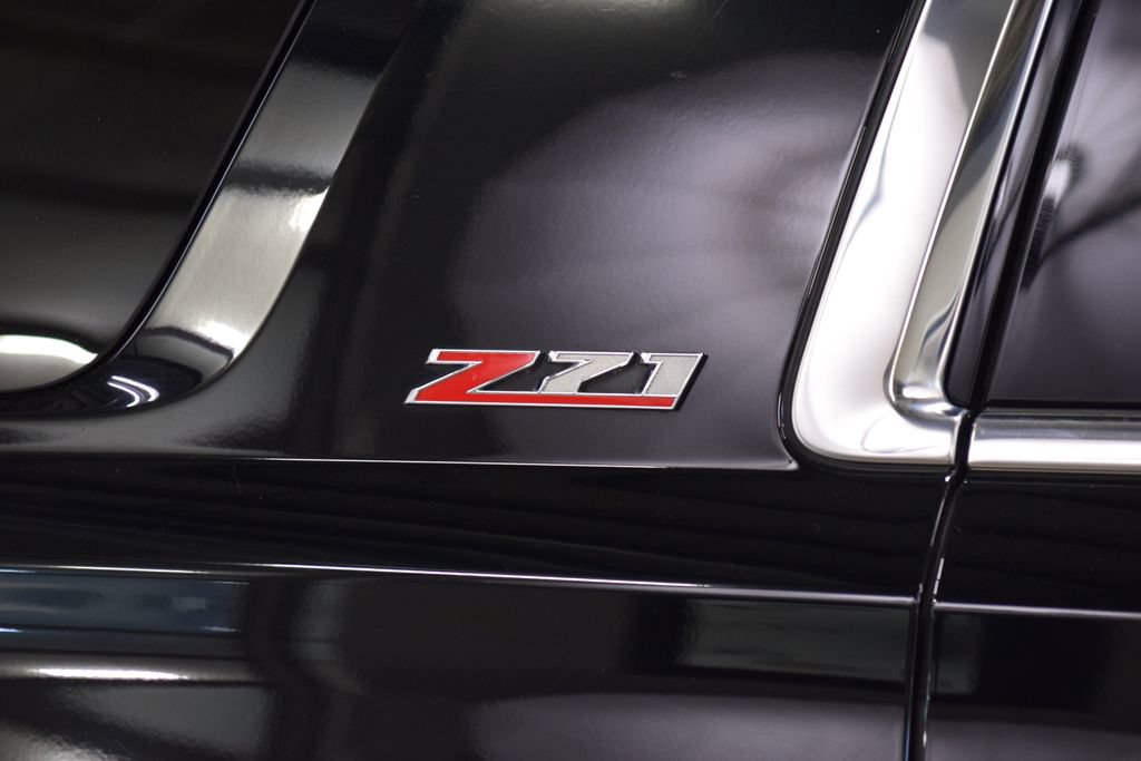 Used 2019 Chevrolet Tahoe LT w/ Z71 Midnight Edition AWD/4WD image 19