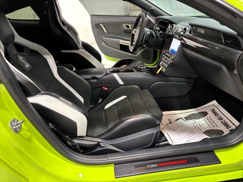 Used 2020 Ford Mustang Shelby GT500 w/ Carbon Fiber Track Pack image 25