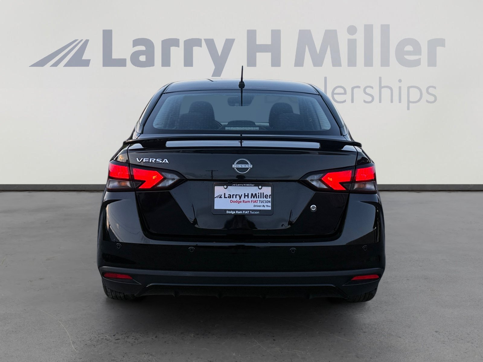 Used 2025 Nissan Versa S FWD image 4