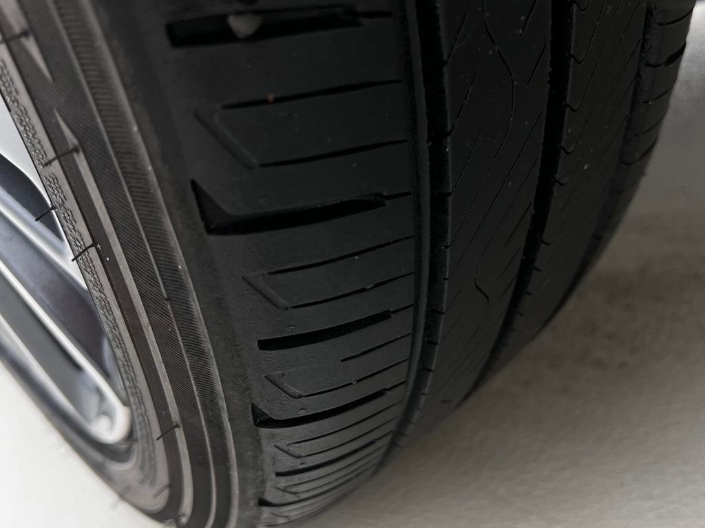 Used 2025 Toyota Prius XLE image 28