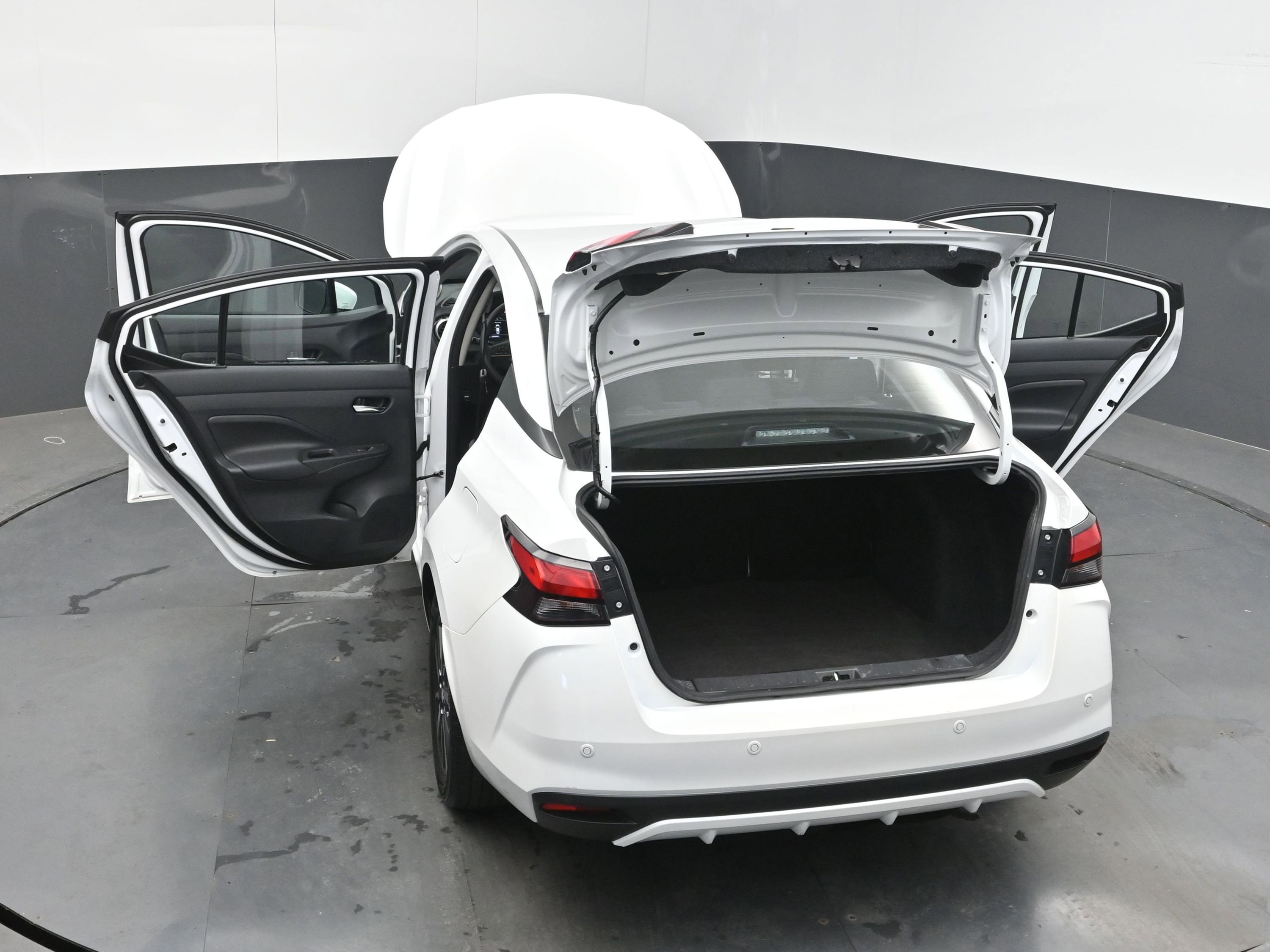 Used 2025 Nissan Versa SV image 48