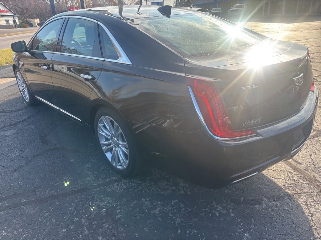 Used 2019 Cadillac XTS Luxury image 3