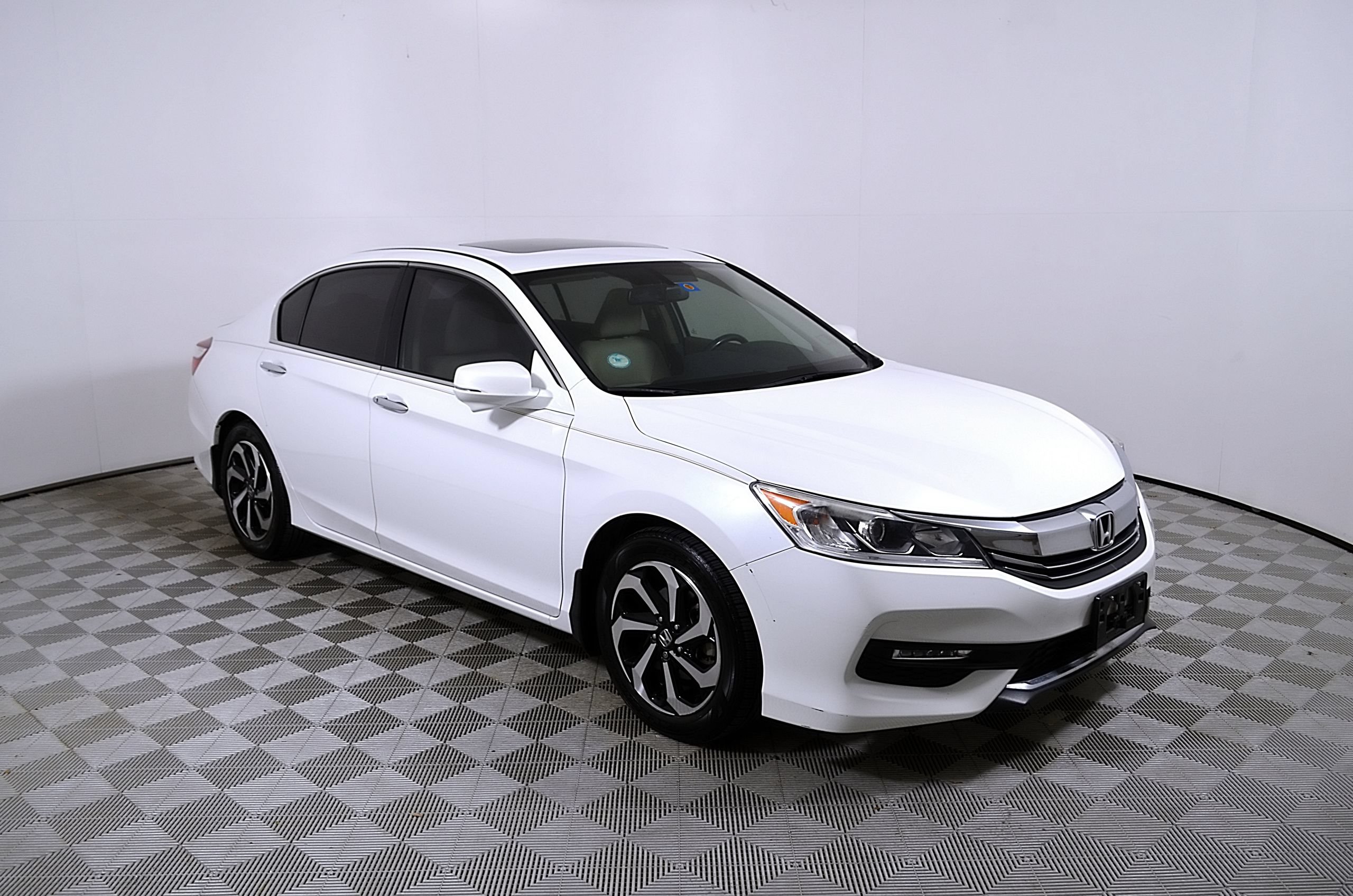 Used 2017 Honda Accord EX-L image 6