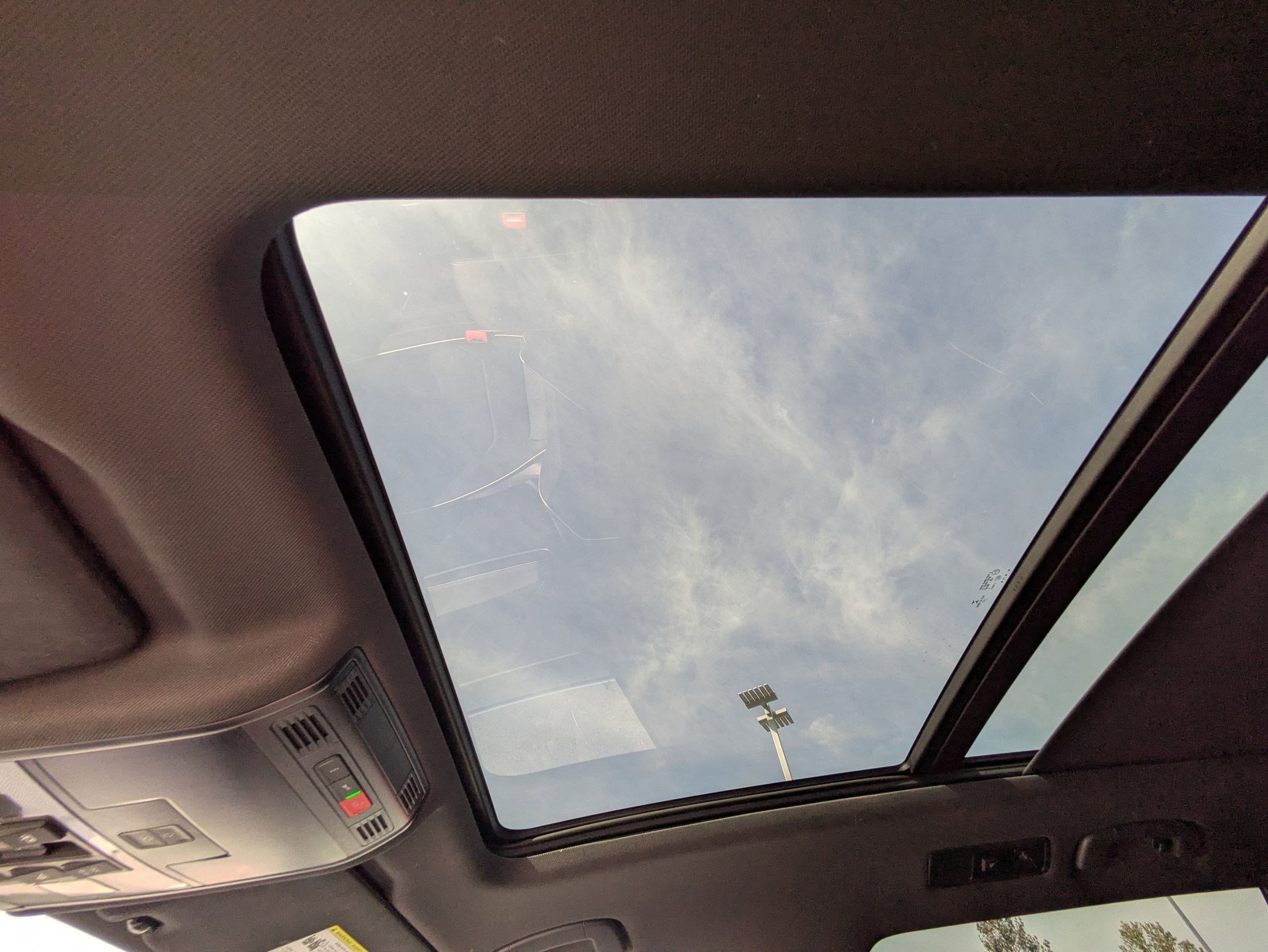 Used 2022 Volkswagen Tiguan SEL R-Line image 19