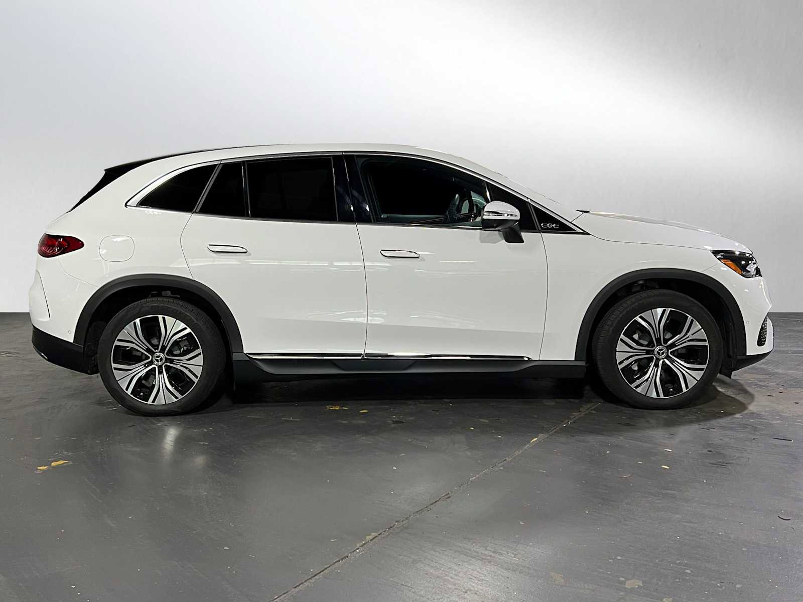 Used 2026 Mercedes-Benz EQE 320 4MATIC SUV image 2