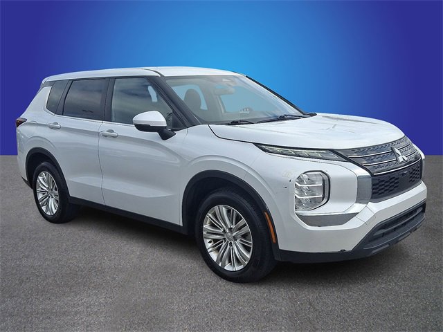 Used 2022 Mitsubishi Outlander ES image 3