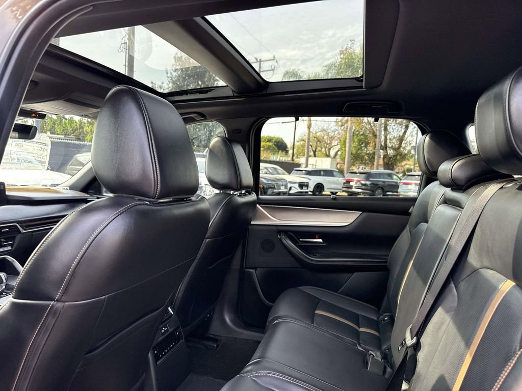 Certified 2025 MAZDA CX-70 3.3 Turbo S w/ Premium Package image 13