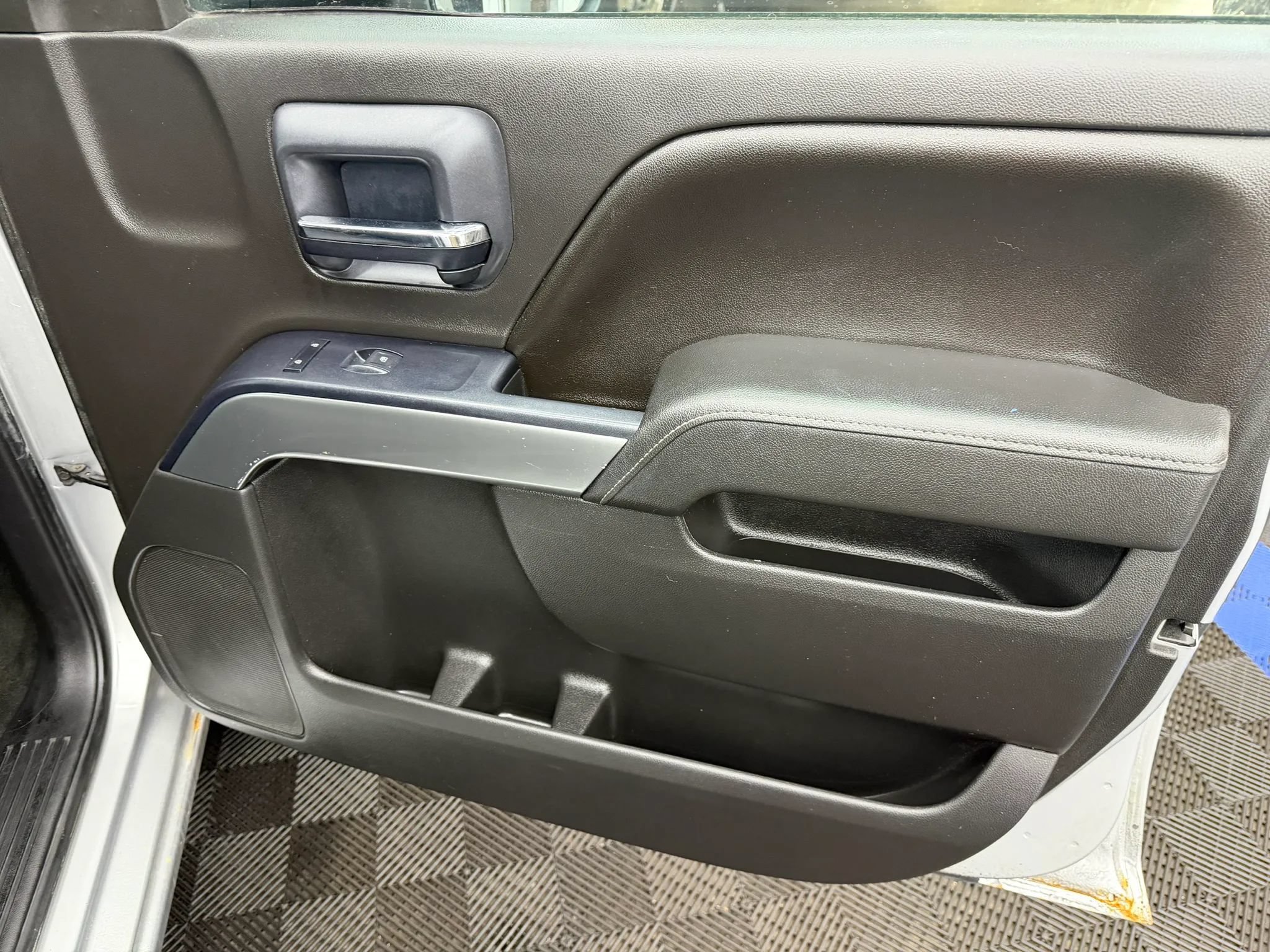 Used 2015 Chevrolet Silverado 2500 LT w/ LT Convenience Package AWD/4WD image 5